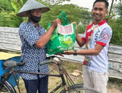 Jelang Lebaran, DPD KAI Sultra Bagikan Ratusan Paket Sembako di Kendari