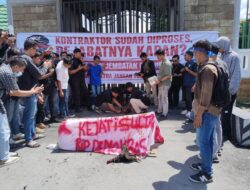 Ratusan Demonstran Desak Kejati Sultra Tetapkan Kejelasan Status Hukum Bupati Bombana