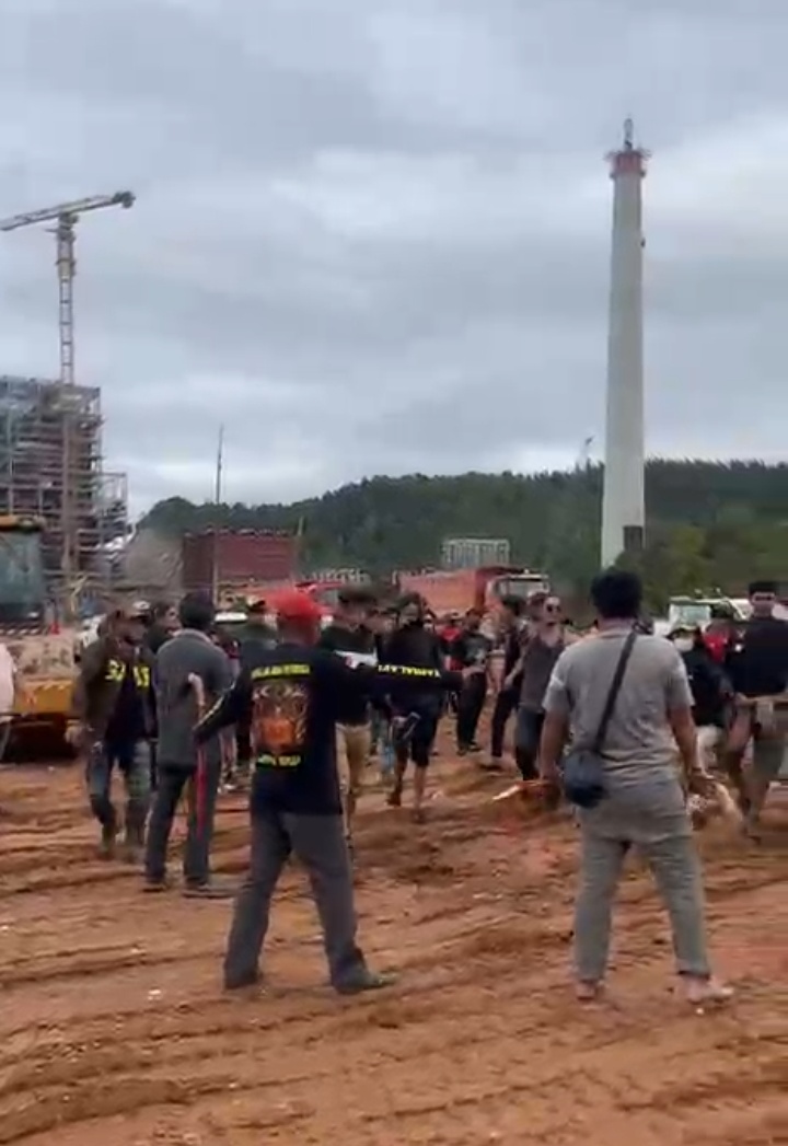 Viral Video Keributan di Area PT IPIP, Sejumlah Orang Terekam Membawa Sajam